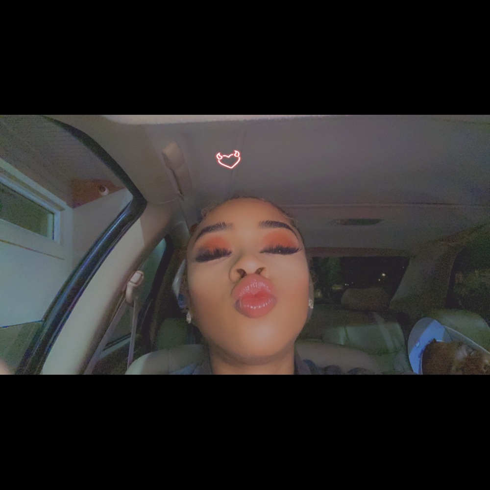 Meet your Posher, Kayla